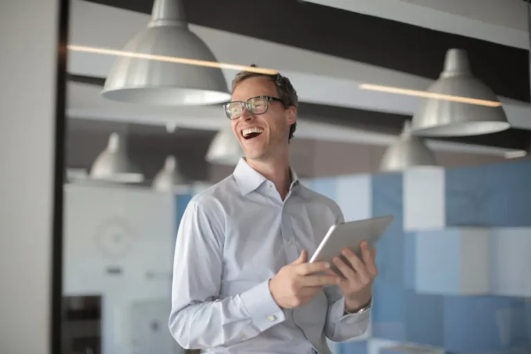 Understanding Funny Exchange Through Search Trends and Reader Intent