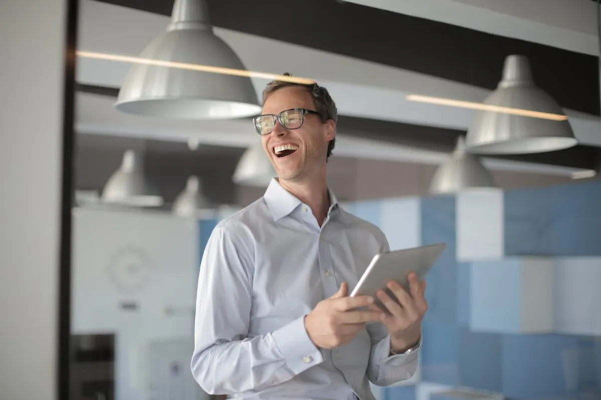 Understanding Funny Exchange Through Search Trends and Reader Intent